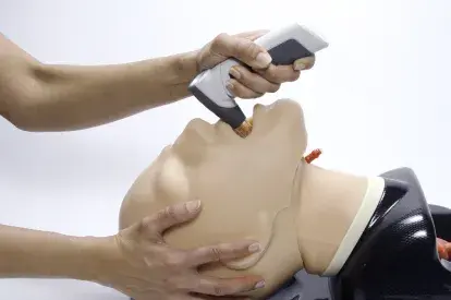 1. Introduzca el Vie Scope usando cualquiera de las dos manos.